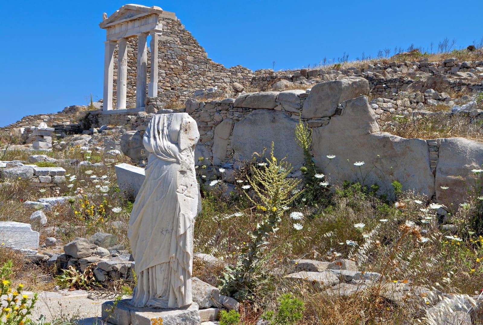 19 Reasons to sail & hike the Cyclades Now